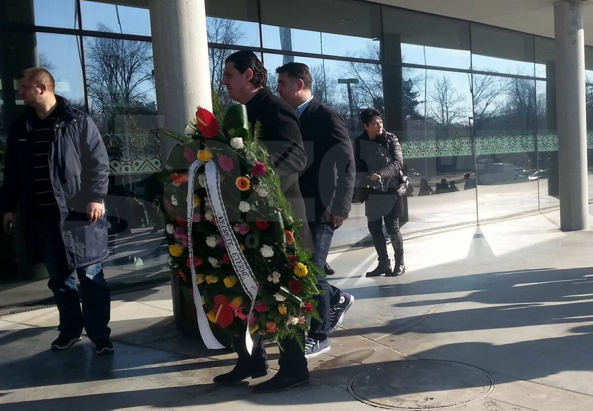 GALERIE FOTO + VIDEO Sicriul lui Daniel Prodan a fost dus la capela din Pipera! Peluza Sud Steaua a venit la Arena Națională și a afișat un banner uriaș