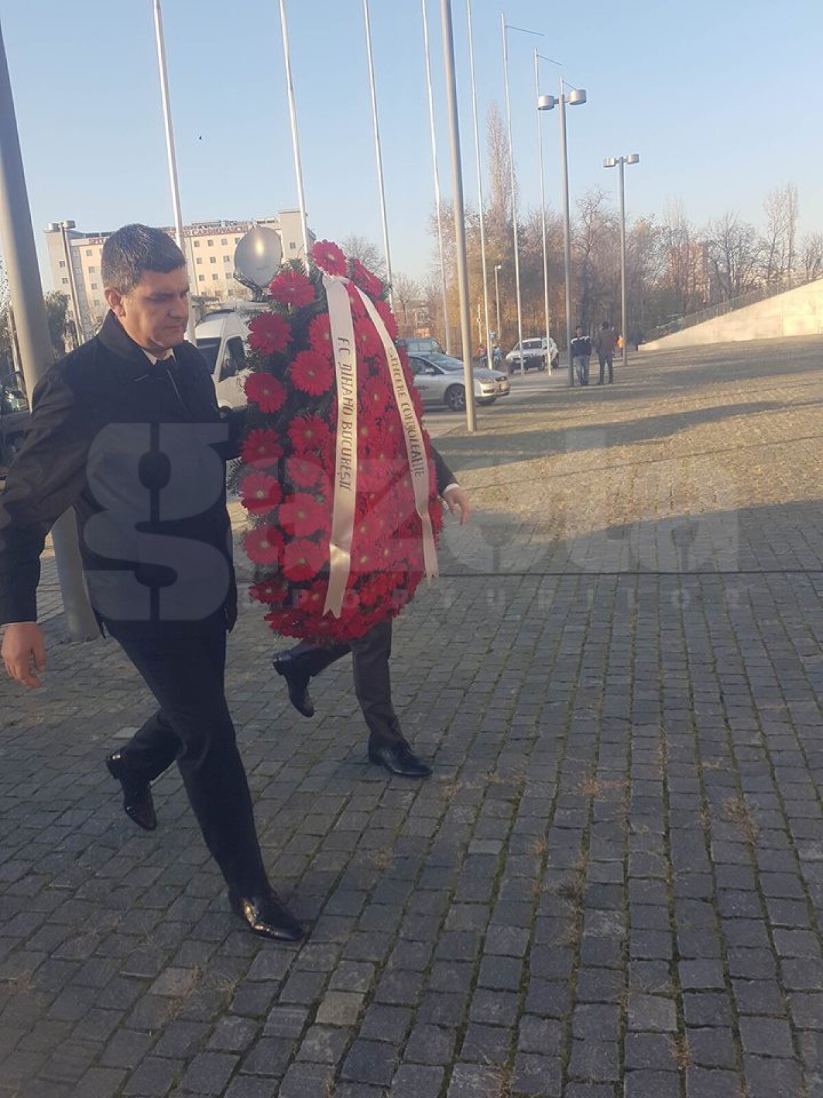 GALERIE FOTO + VIDEO Sicriul lui Daniel Prodan a fost dus la capela din Pipera! Peluza Sud Steaua a venit la Arena Națională și a afișat un banner uriaș