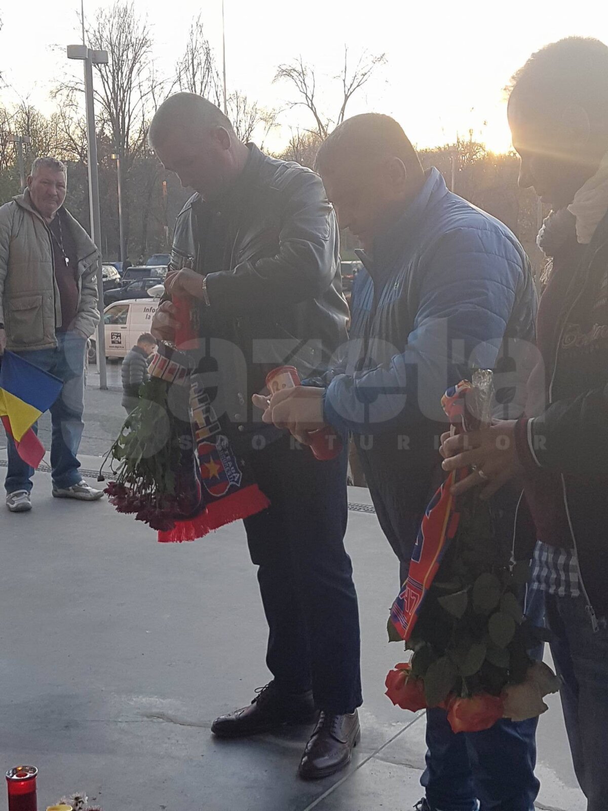 GALERIE FOTO + VIDEO Sicriul lui Daniel Prodan a fost dus la capela din Pipera! Peluza Sud Steaua a venit la Arena Națională și a afișat un banner uriaș