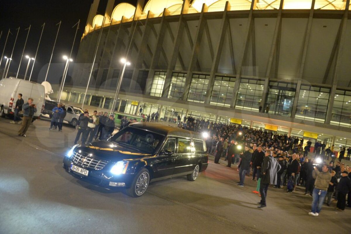 GALERIE FOTO + VIDEO Sicriul lui Daniel Prodan a fost dus la capela din Pipera! Peluza Sud Steaua a venit la Arena Națională și a afișat un banner uriaș