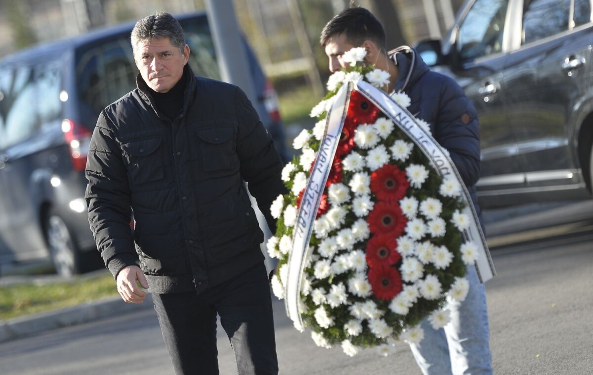 FOTO Purtat de Generația de Aur » Arena Națională s-a transformat în loc de pelerinaj și doliu: Adio, Didi!