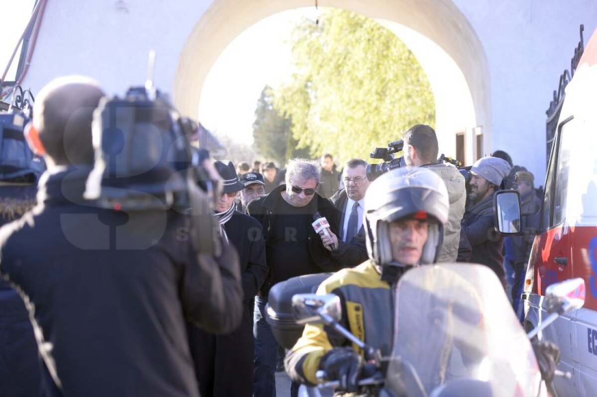 GALERIE FOTO Ultimul omagiu pentru Daniel Prodan » Fostul fotbalist a fost înmormântat azi