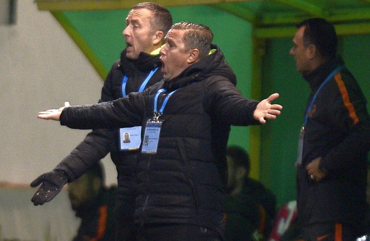 FOTO Tensiuni la Steaua » Un jucător și-a ignorat complet antrenorul și colegii