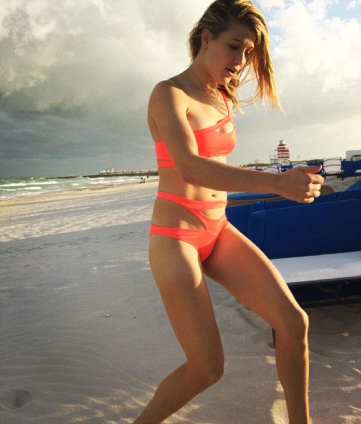 FOTO Vacanță în Bahamas » Bouchard a dat racheta de tenis pe plajele tropicale