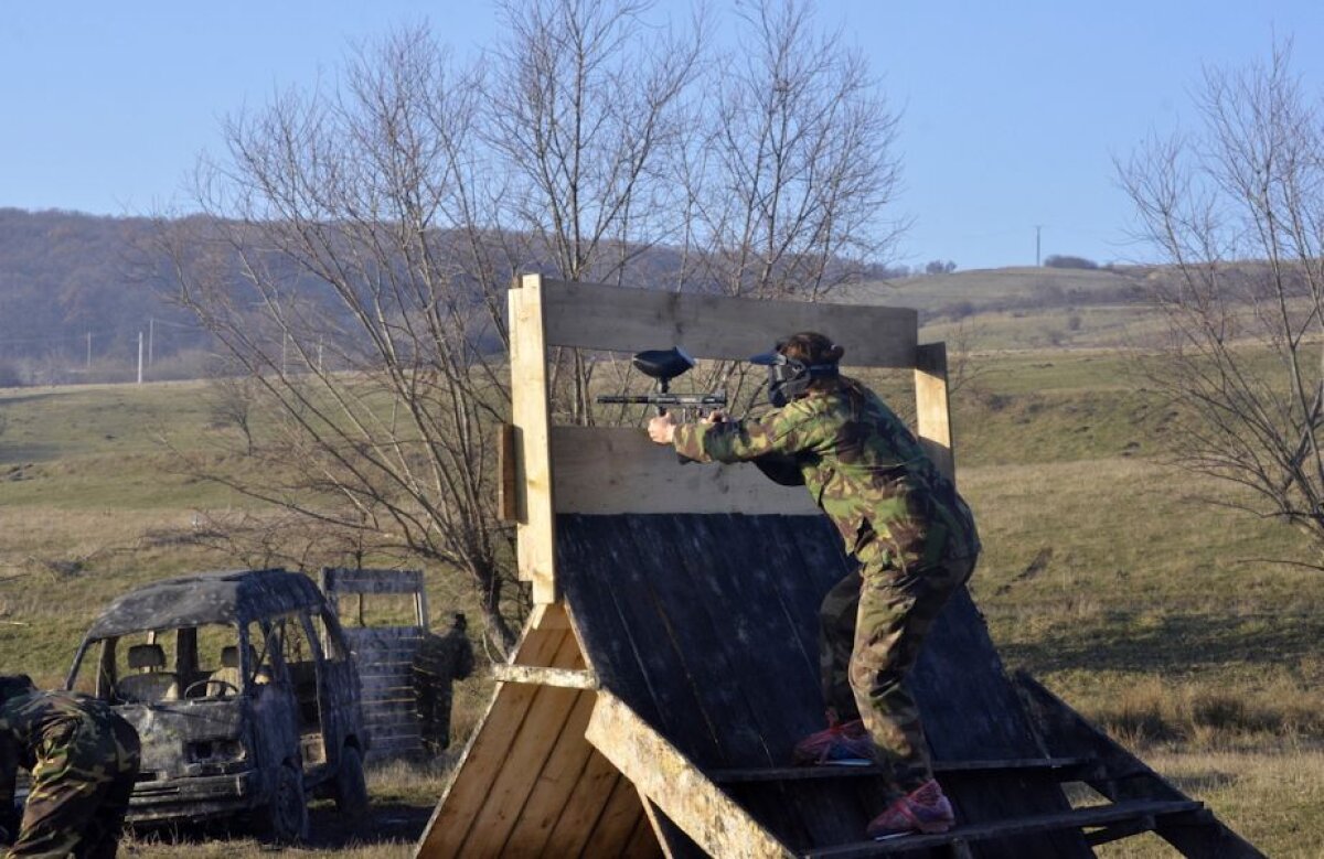  GALERIE FOTO Handbalistele naționalei, războinice la paintball!