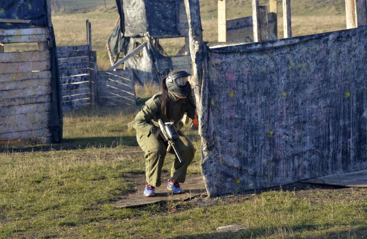  GALERIE FOTO Handbalistele naționalei, războinice la paintball!