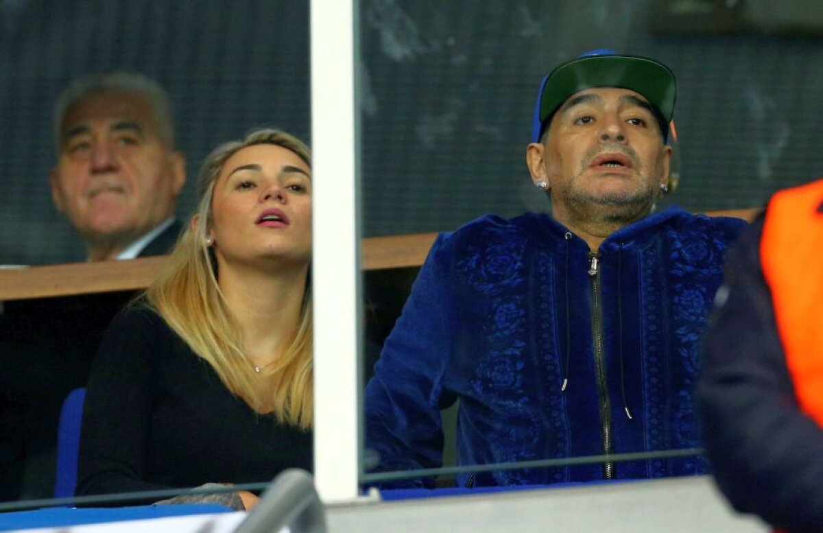 FOTO Maradona, cel mai înfocat suporter al Argentinei la finala Cupei Davis » Scorul este egal după primele două confruntări