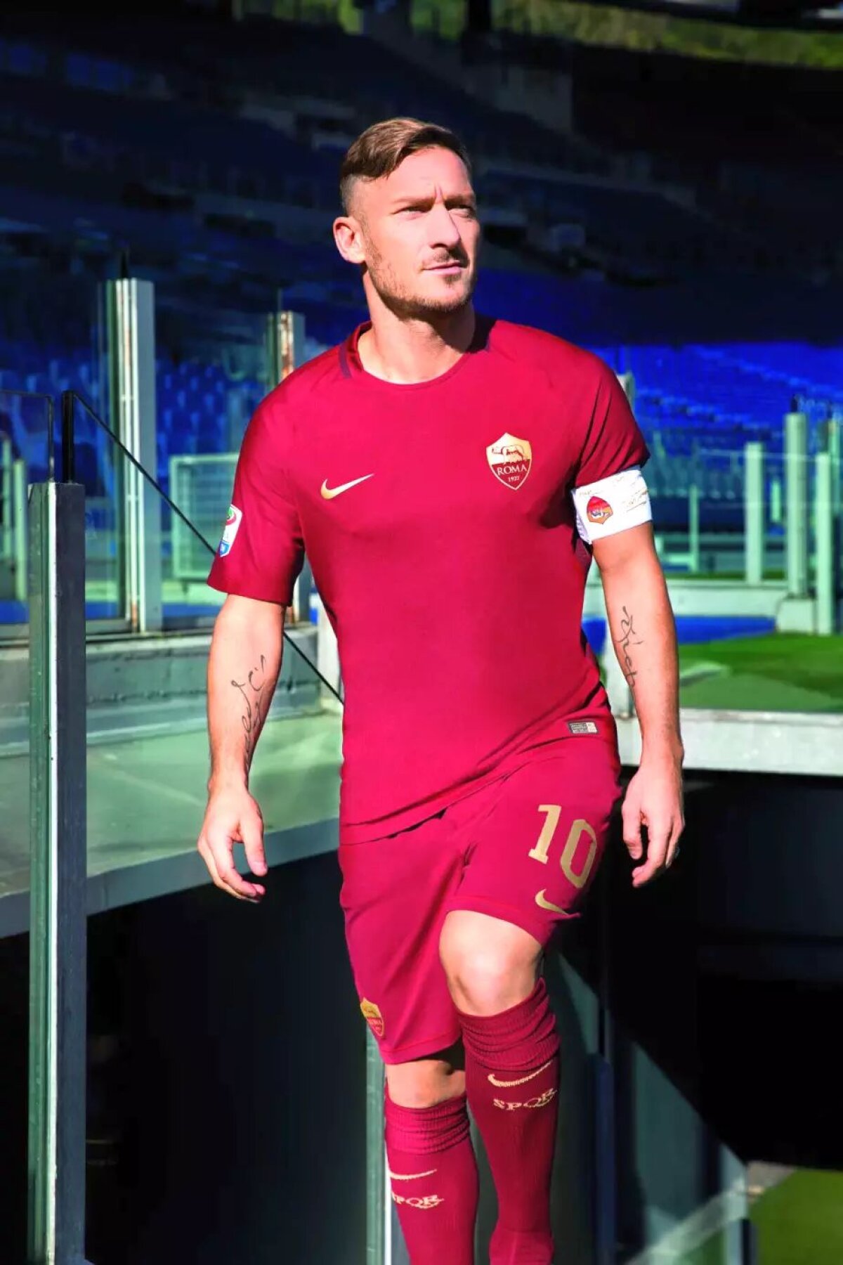 FOTO AS Roma îmbracă noi haine în derby-ul cu Lazio » Un echipament special, în amintirea vechilor legiuni romane