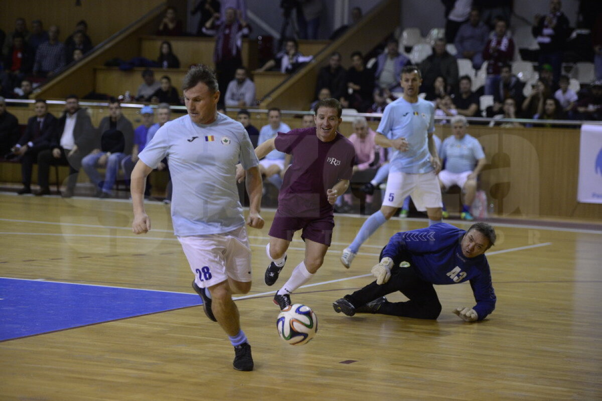 FOTO Derby ca în vremurile bune » Rapid a învins Progresul într-o partidă destinată jucătorilor old-boys