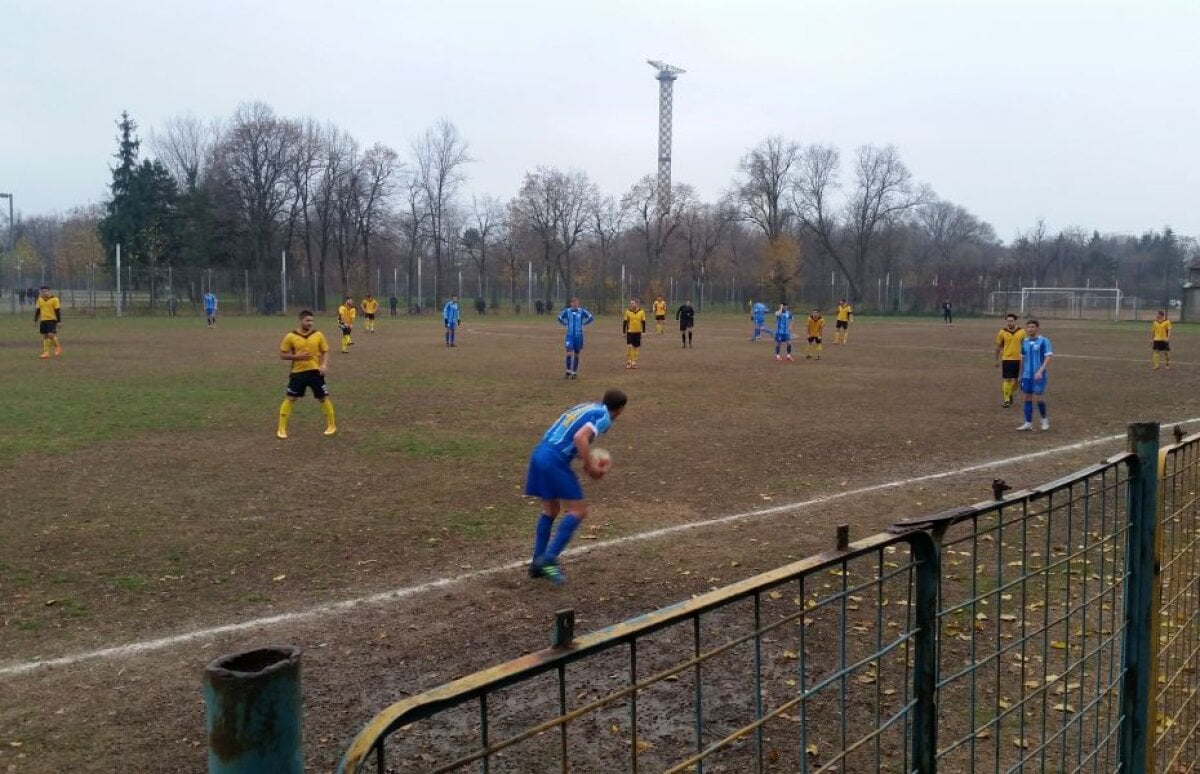 VIDEO+FOTO Reportaj cu singura galerie organizată din Liga a 4-a bucureșteană » Cum au ajuns vorbele lui Hagi virale printre ultrași + Legea Dragomir a pus probleme suporterilor