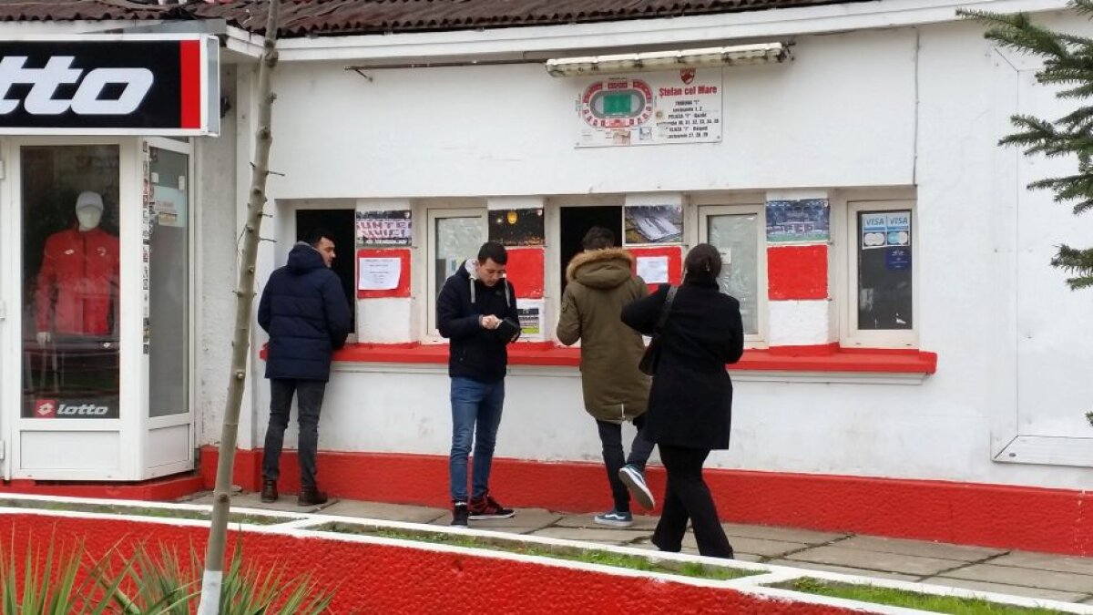 FOTO + VIDEO Dinamoviștii nu se mai îngrămădesc la casele de bilete înainte de meciul cu Steaua! Câte tichete s-au vândut cu două zile înainte de meci