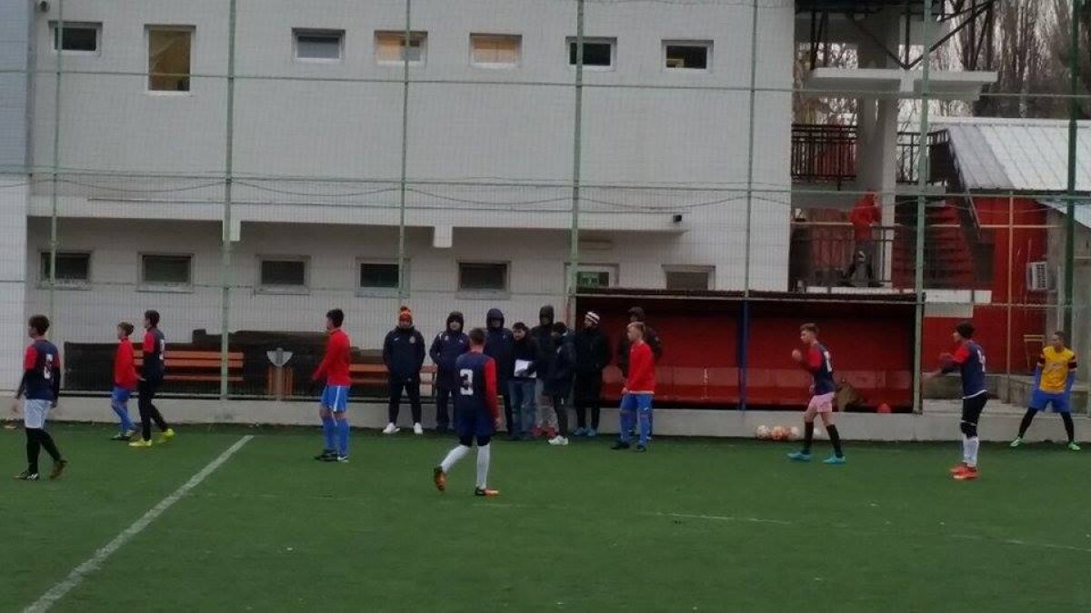 FOTO + VIDEO GSP.RO a asistat la selecția Stelei pentru juniori de la Liceul "Mircea Eliade"! Scene amuzante, de față cu Luțu: "Nu pot să mai vin pentru că mâine am test" :)