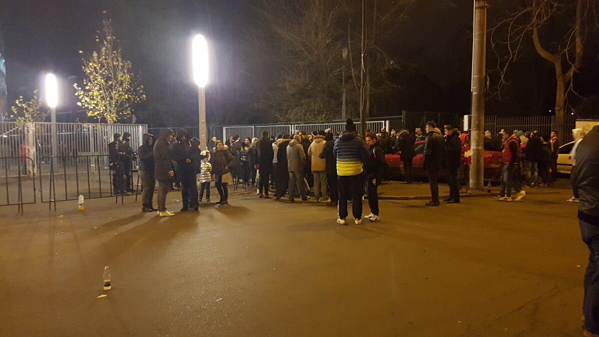 VIDEO+FOTO Dinamoviștii au dat năvală! Îmbulzeală la intrările și casele de bilete de la Arena Națională