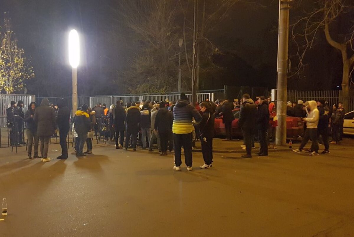 VIDEO+FOTO Dinamoviștii au dat năvală! Îmbulzeală la intrările și casele de bilete de la Arena Națională