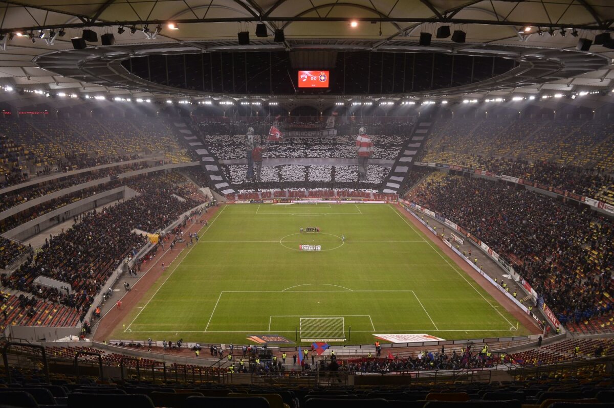 FOTO Teatrul viselor nemuritoare  » Peluza Cătălin Hîldan s-a transformat într-o coregrafie nemaiîntâlnită: istoria lui Dinamo, proiectată 3D