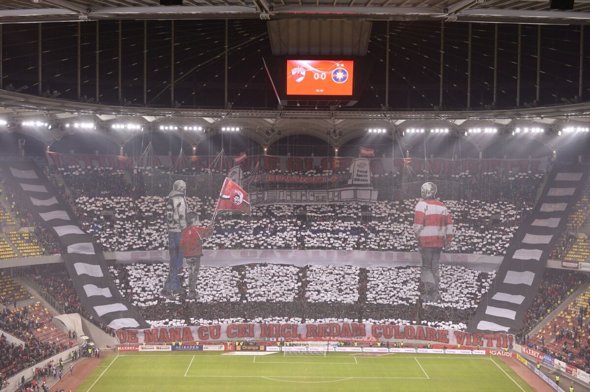 FOTO Teatrul viselor nemuritoare  » Peluza Cătălin Hîldan s-a transformat într-o coregrafie nemaiîntâlnită: istoria lui Dinamo, proiectată 3D