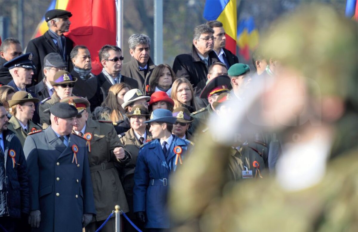 FOTO La mulți ani, România! Halep și Năstase, invitați la parada militară de 1 Decembrie