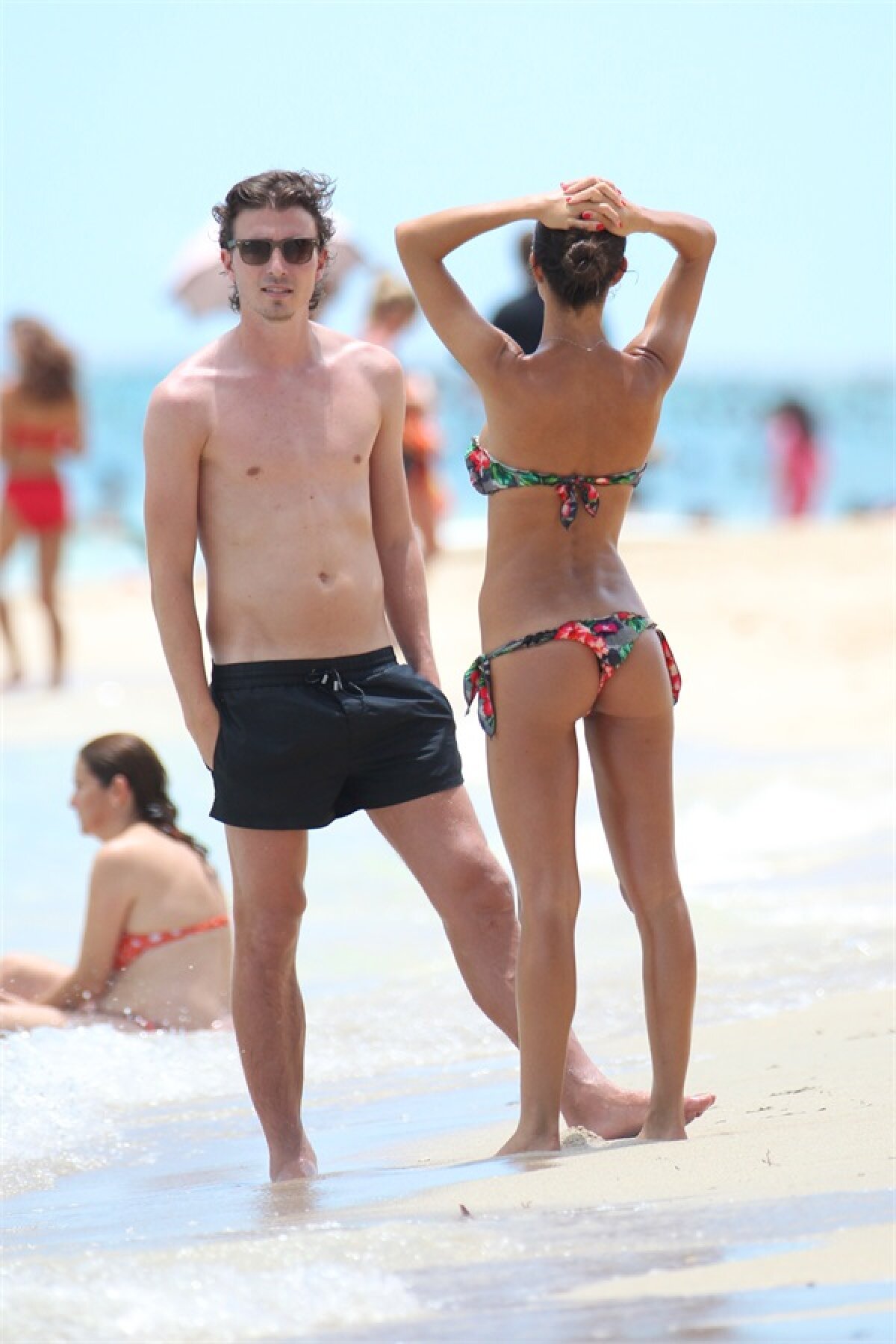 FOTO Îi îndulcește recuperarea » Montolivo e accidentat, dar nu se plictisește acasă