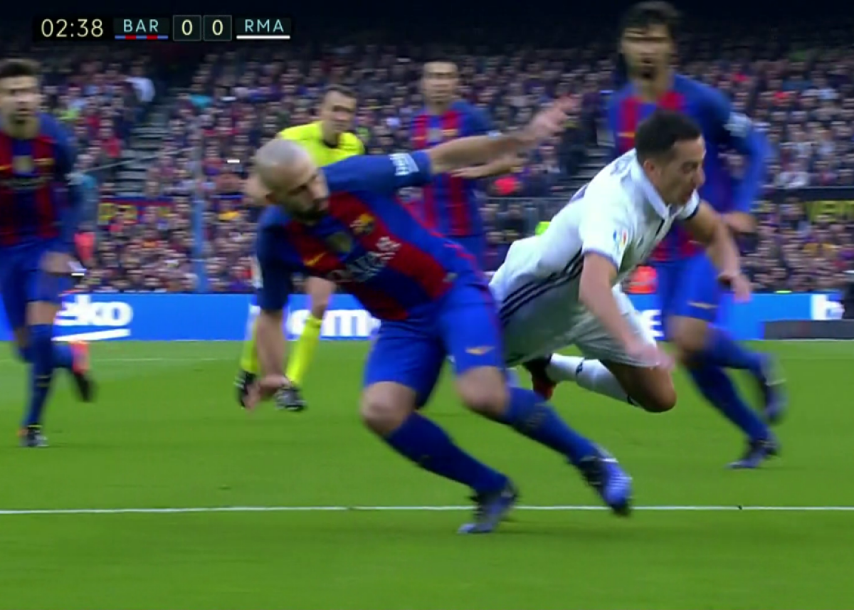 FOTO Real Madrid putea primi un penalty în startul meciului cu Barcelona » Catalanii au cerut și ei două lovituri de la 11 metri