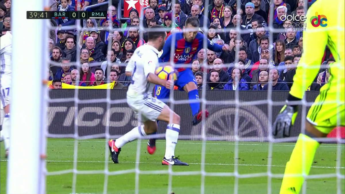 FOTO Real Madrid putea primi un penalty în startul meciului cu Barcelona » Catalanii au cerut și ei două lovituri de la 11 metri