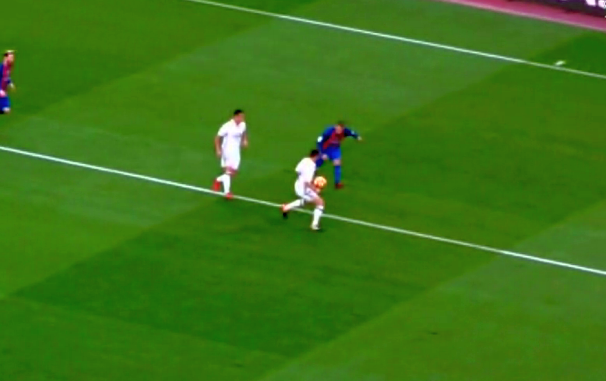 FOTO Real Madrid putea primi un penalty în startul meciului cu Barcelona » Catalanii au cerut și ei două lovituri de la 11 metri