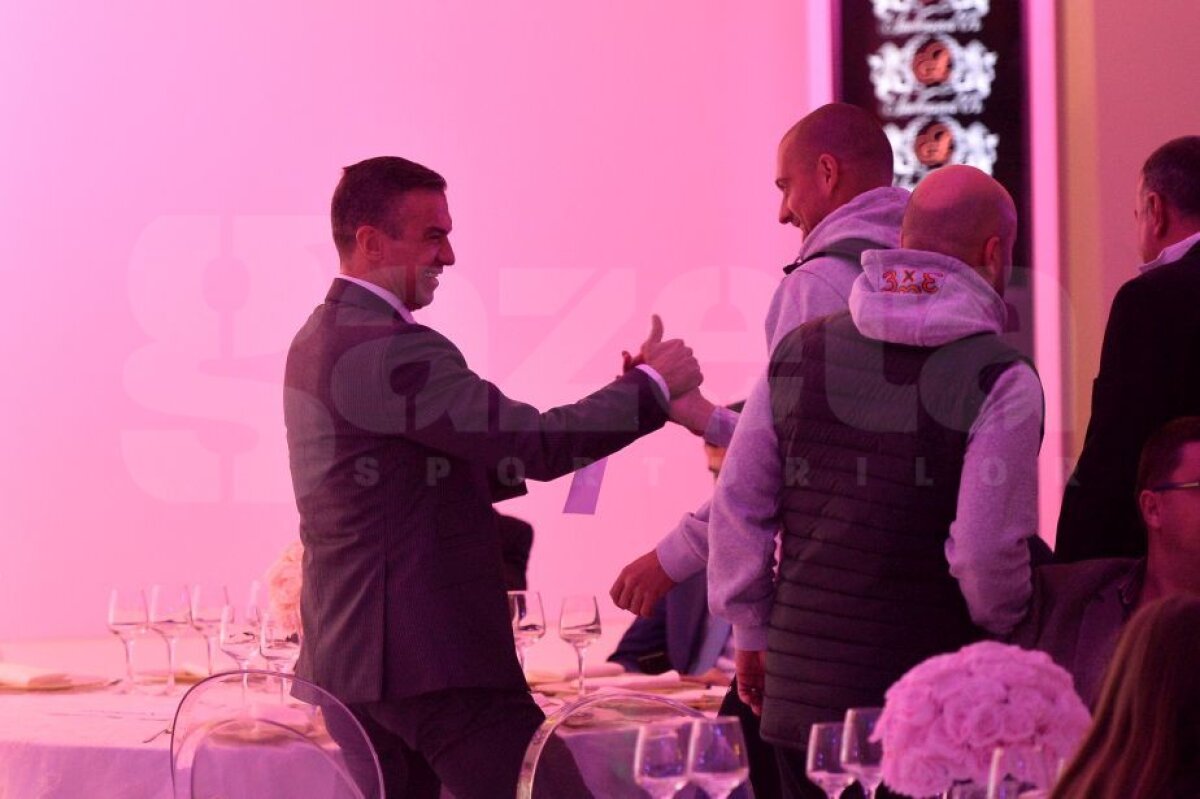 VIDEO + FOTO Toate premiile decernate aseară în Gala Fotbalului Românesc! Alibec, cel mai bun fotbalist român și cel mai bun atacant » Gluma făcută de Gabi Tamaș :)