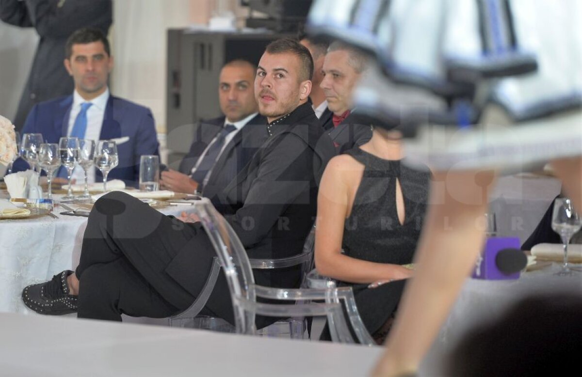 VIDEO + FOTO Toate premiile decernate aseară în Gala Fotbalului Românesc! Alibec, cel mai bun fotbalist român și cel mai bun atacant » Gluma făcută de Gabi Tamaș :)