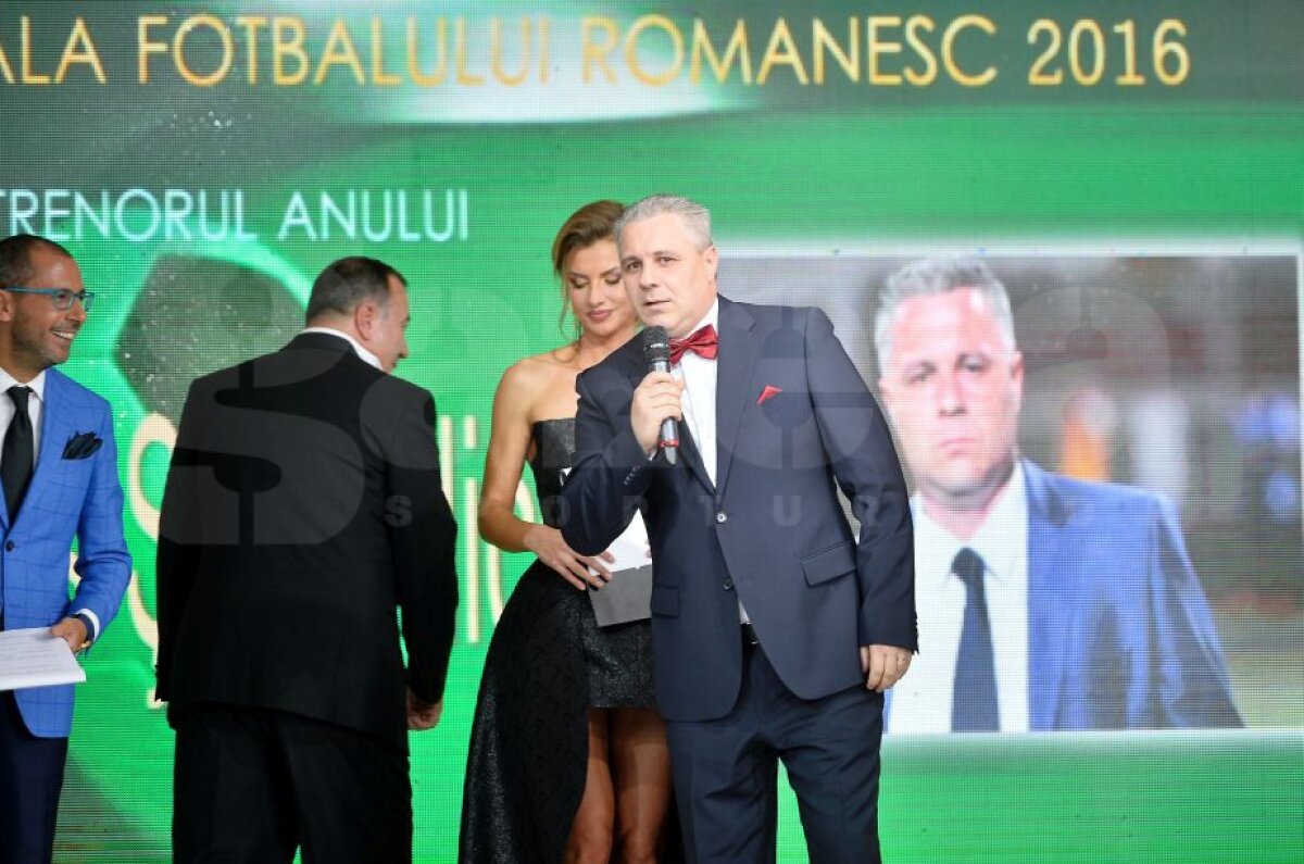 VIDEO + FOTO Toate premiile decernate aseară în Gala Fotbalului Românesc! Alibec, cel mai bun fotbalist român și cel mai bun atacant » Gluma făcută de Gabi Tamaș :)