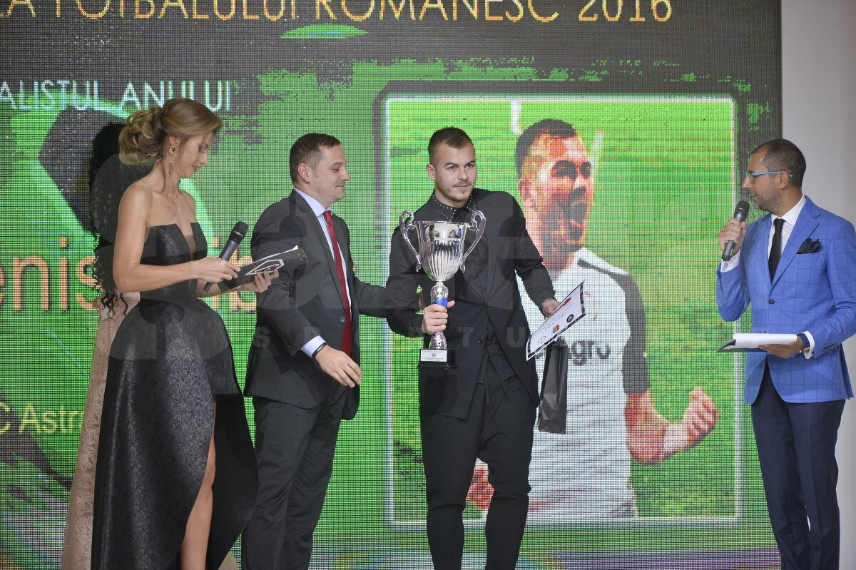 VIDEO + FOTO Toate premiile decernate aseară în Gala Fotbalului Românesc! Alibec, cel mai bun fotbalist român și cel mai bun atacant » Gluma făcută de Gabi Tamaș :)
