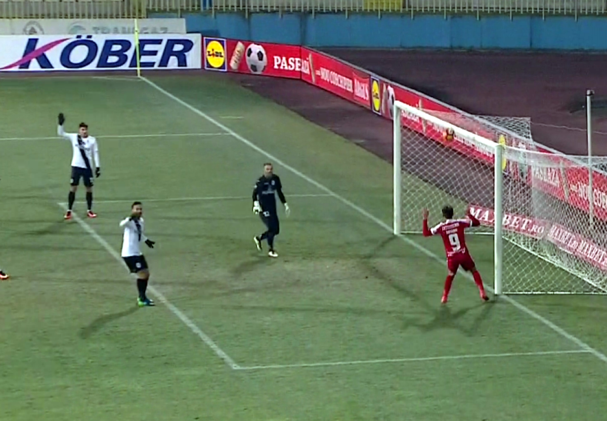 FOTO Ratarea campionatului la meciul dintre Gaz Metan și Dinamo » Un jucător al lui Andone i-a lăsat pe toți cu gura căscată