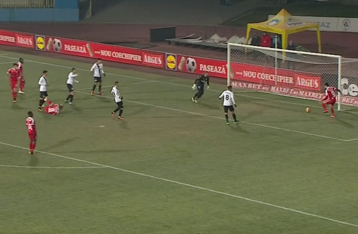 FOTO Ratarea campionatului la meciul dintre Gaz Metan și Dinamo » Un jucător al lui Andone i-a lăsat pe toți cu gura căscată