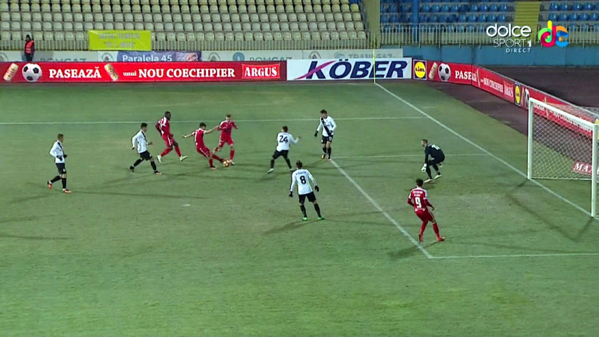 FOTO Ratarea campionatului la meciul dintre Gaz Metan și Dinamo » Un jucător al lui Andone i-a lăsat pe toți cu gura căscată