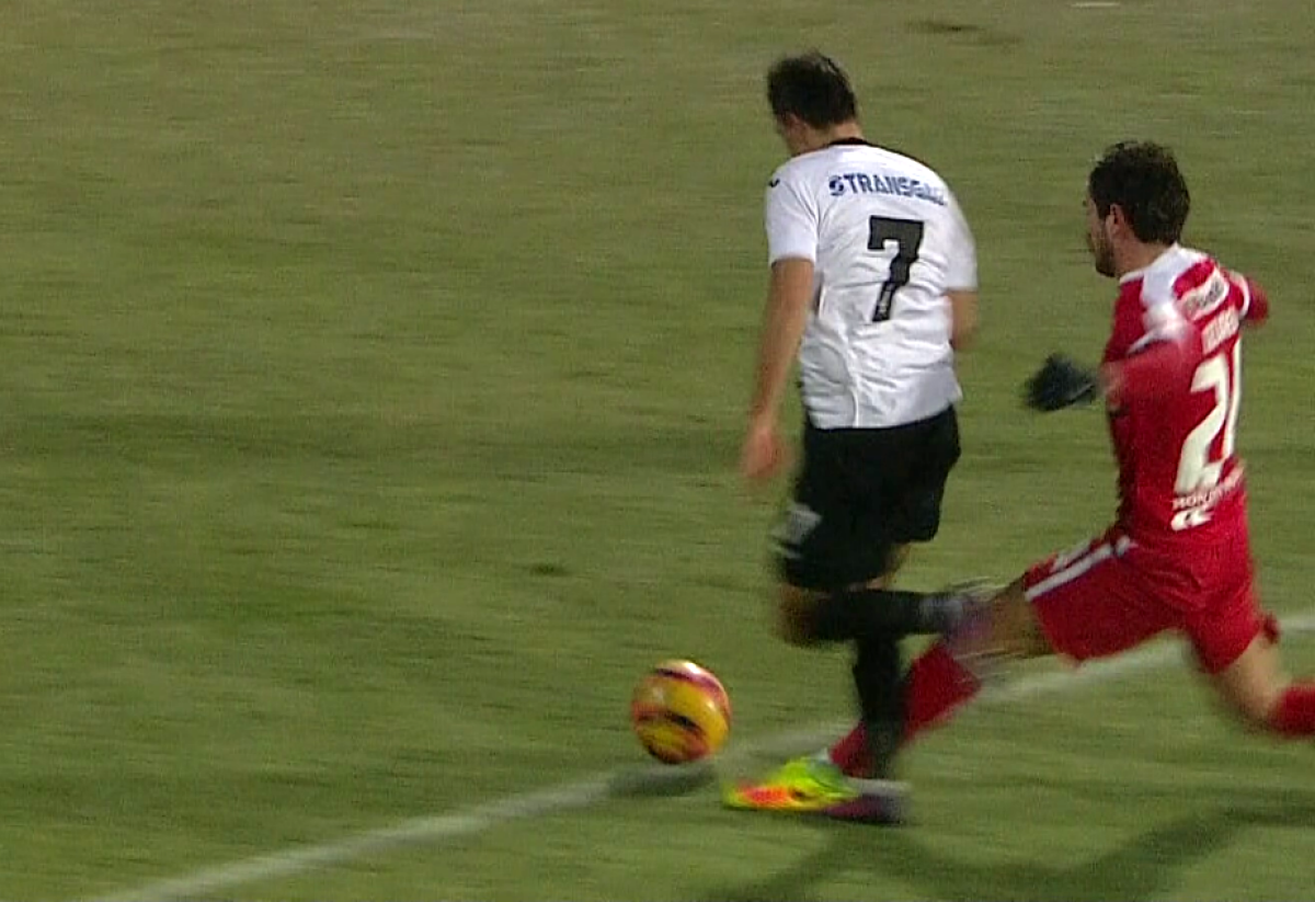 FOTO Alexandru Tudor a acordat un penalty inexistent împotriva lui Dinamo 