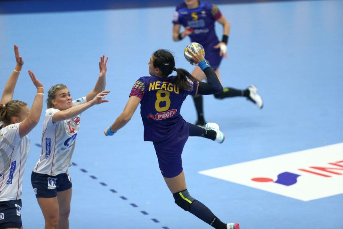 FOTO » România a debutat cu stângul la Campionatul European de handbal feminin »  "Tricolorele" au fost învinse de campioanele europene și mondiale