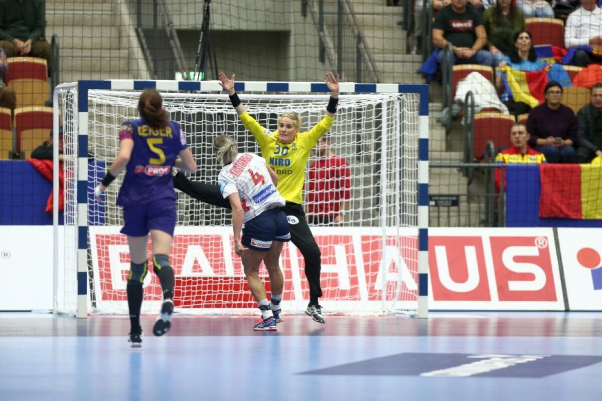 FOTO » România a debutat cu stângul la Campionatul European de handbal feminin »  "Tricolorele" au fost învinse de campioanele europene și mondiale