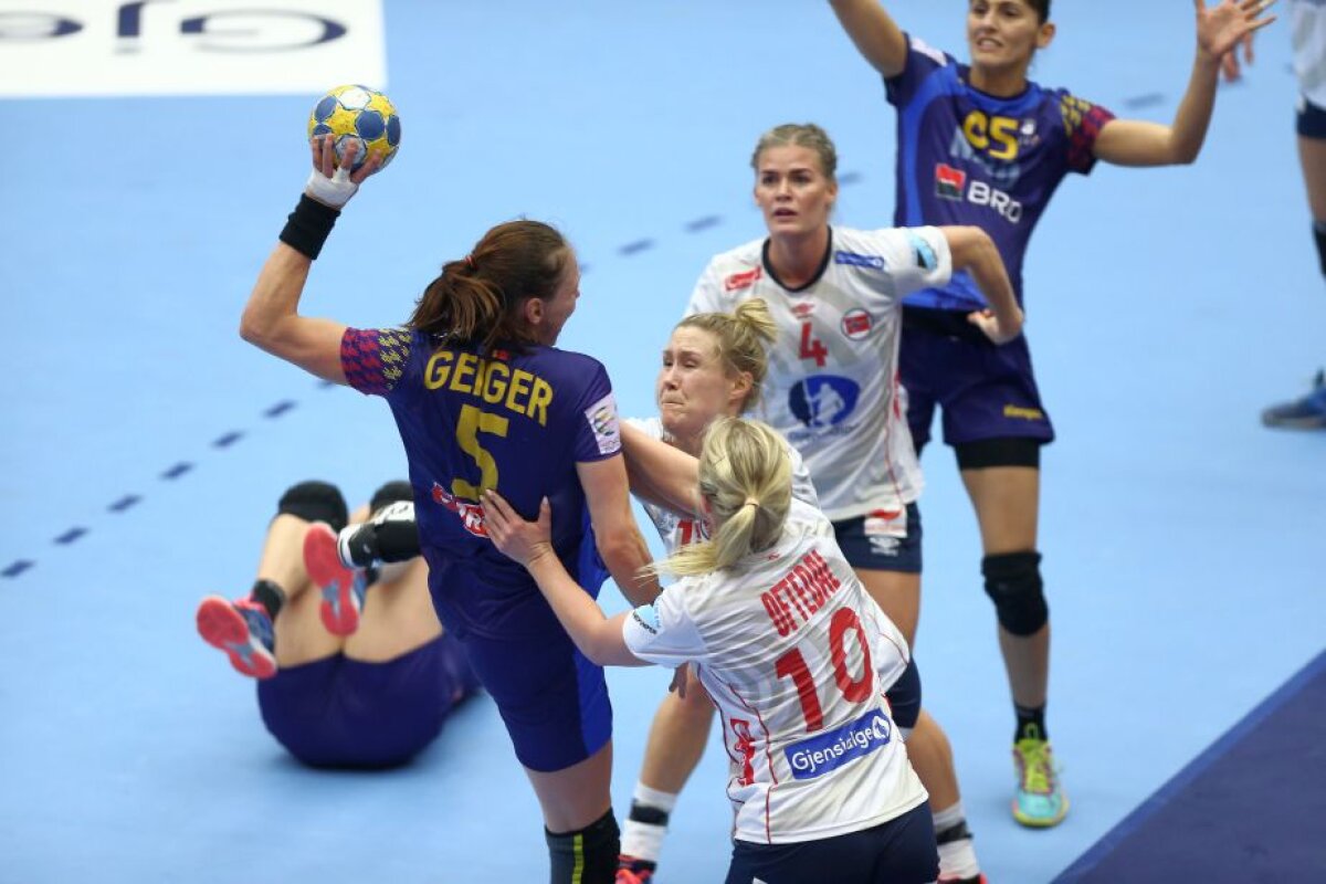 FOTO » România a debutat cu stângul la Campionatul European de handbal feminin »  "Tricolorele" au fost învinse de campioanele europene și mondiale