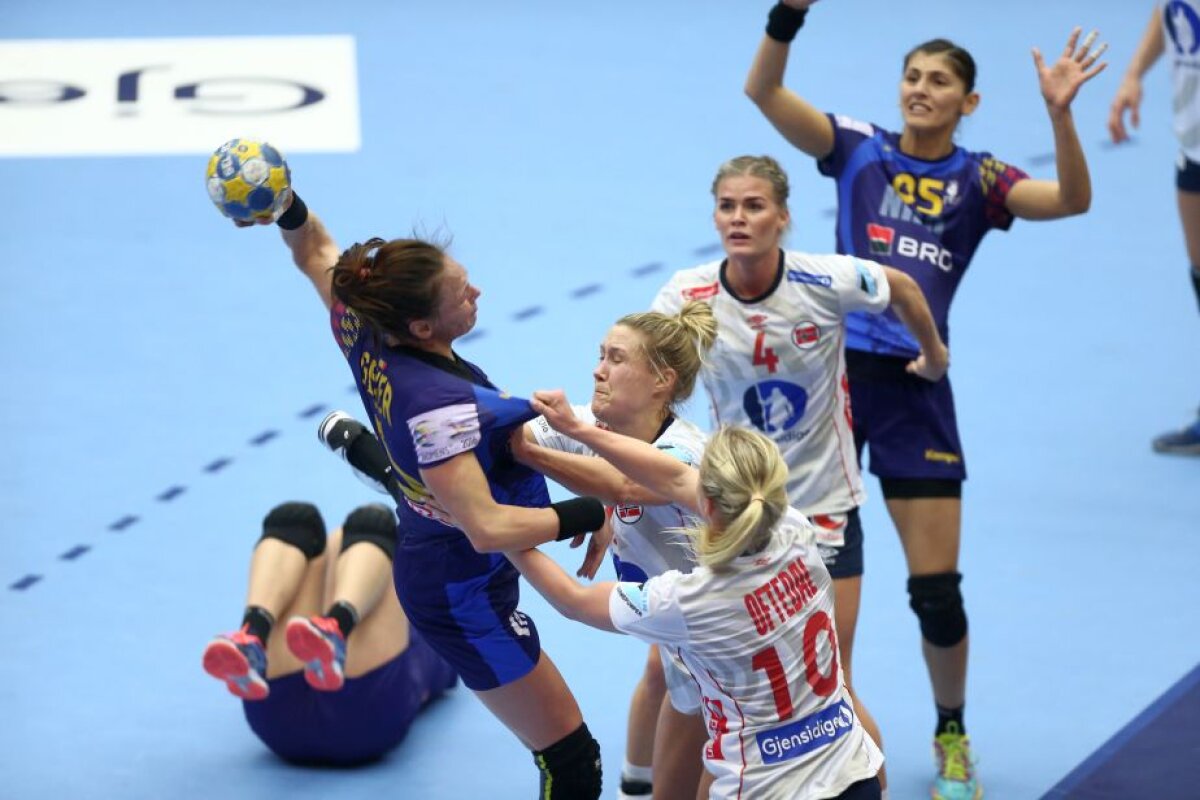 FOTO » România a debutat cu stângul la Campionatul European de handbal feminin »  "Tricolorele" au fost învinse de campioanele europene și mondiale