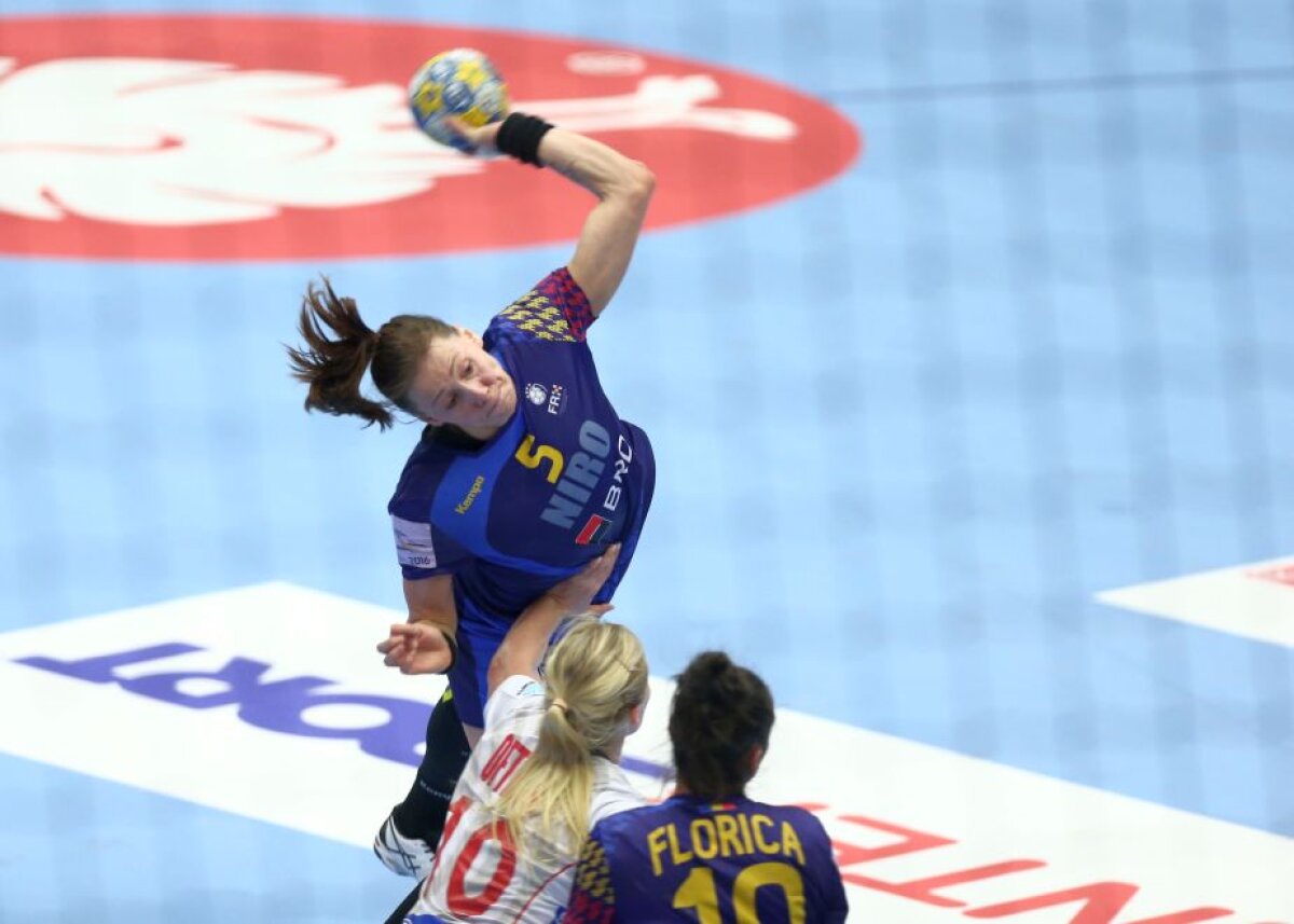 FOTO » România a debutat cu stângul la Campionatul European de handbal feminin »  "Tricolorele" au fost învinse de campioanele europene și mondiale