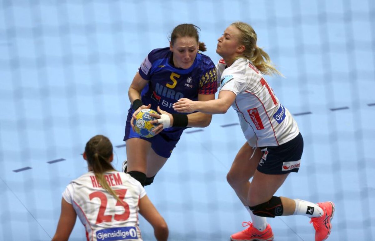 FOTO » România a debutat cu stângul la Campionatul European de handbal feminin »  "Tricolorele" au fost învinse de campioanele europene și mondiale