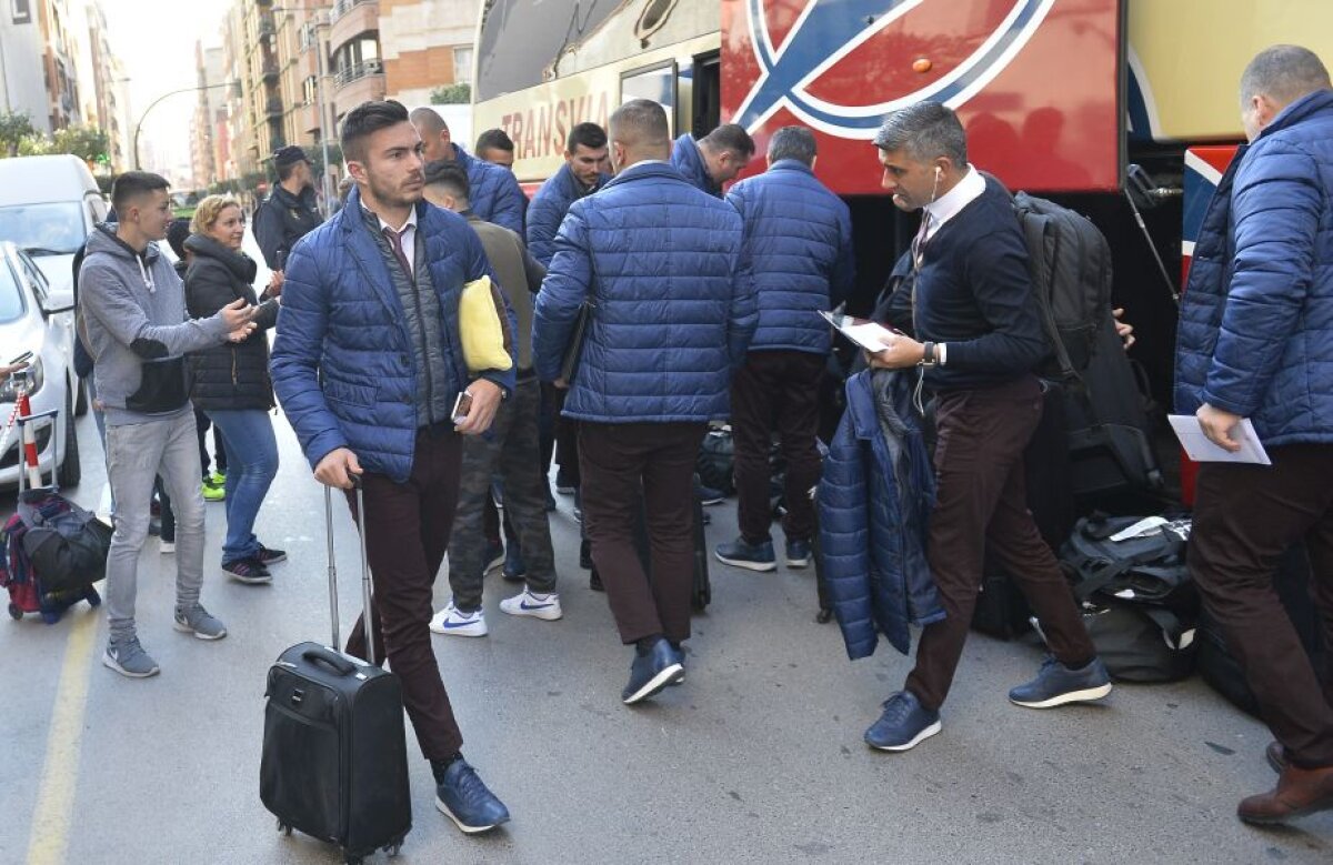 FOTO Primire de gală a steliștilor în Spania » Au fost întâmpinați de zeci de suporteri 