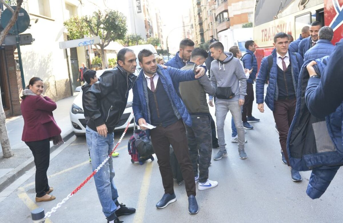 FOTO Primire de gală a steliștilor în Spania » Au fost întâmpinați de zeci de suporteri 