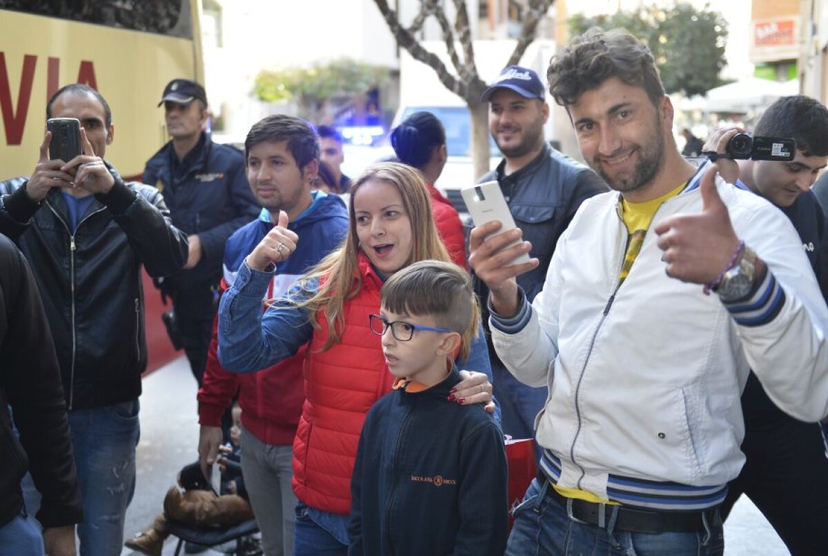 FOTO Primire de gală a steliștilor în Spania » Au fost întâmpinați de zeci de suporteri 