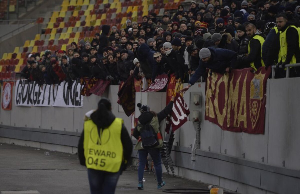 VIDEO + FOTO Incidente pe Național Arena » Ultrașii Romei s-au bătut cu stewarzii! Un român a capturat un banner al italienilor