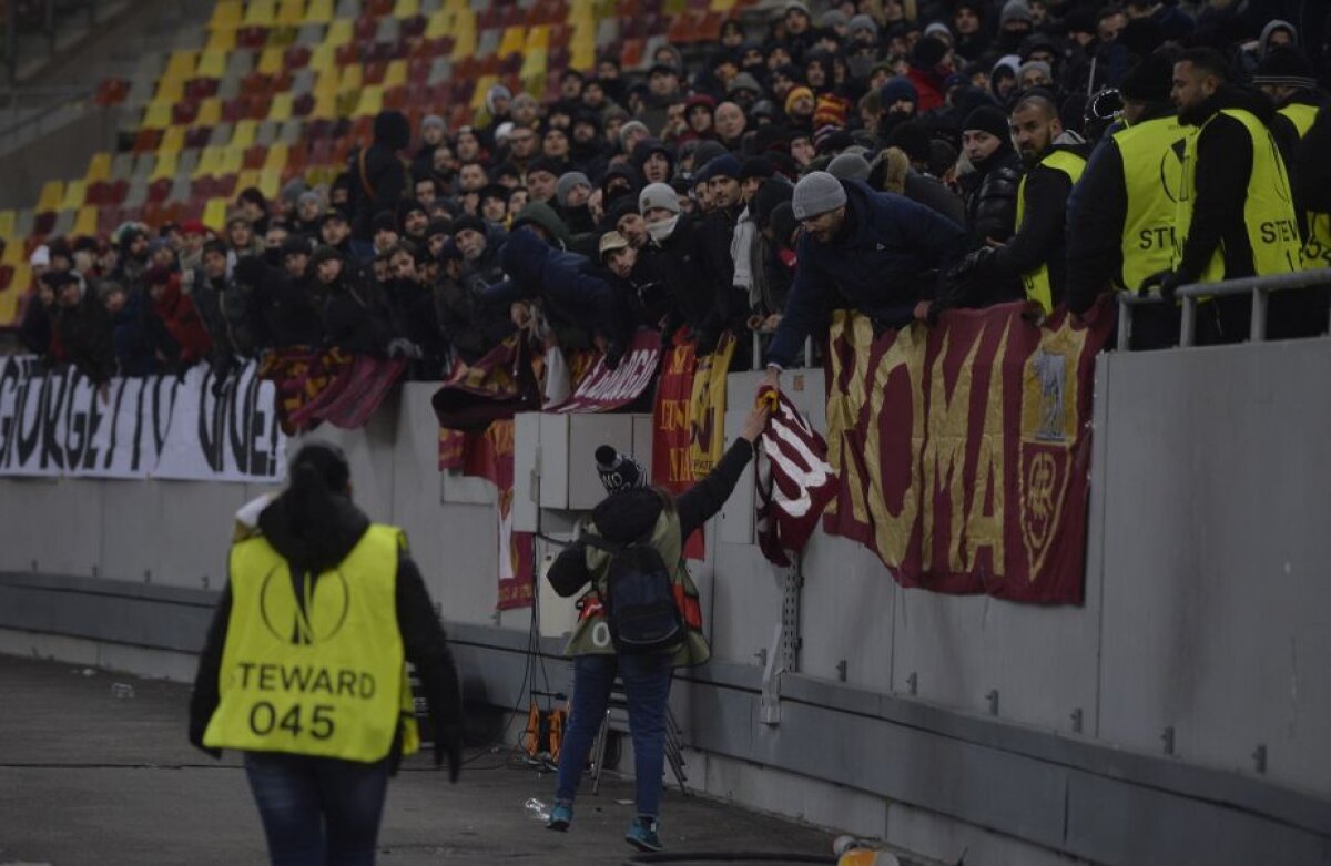 VIDEO + FOTO Incidente pe Național Arena » Ultrașii Romei s-au bătut cu stewarzii! Un român a capturat un banner al italienilor