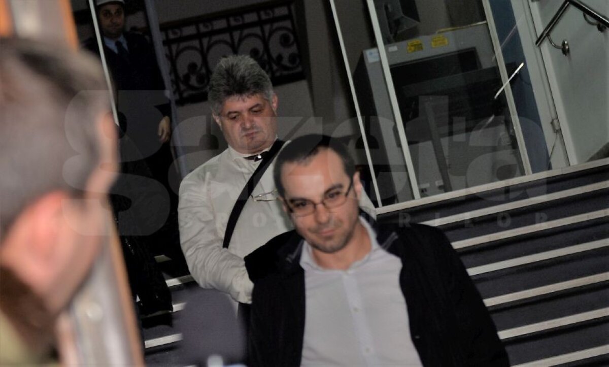 VIDEO+FOTO » OFICIAL, DNA: Florin Secureanu a fost pus sub acuzare! Fostul manager de la Malaxa a ieşit în cătuşe de la audieri