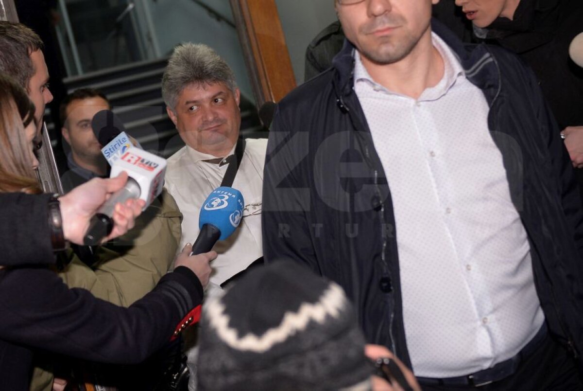VIDEO+FOTO » OFICIAL, DNA: Florin Secureanu a fost pus sub acuzare! Fostul manager de la Malaxa a ieşit în cătuşe de la audieri
