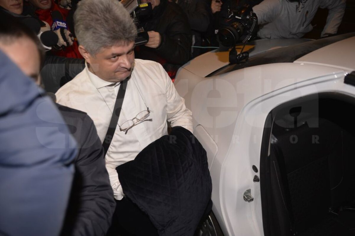 VIDEO+FOTO » OFICIAL, DNA: Florin Secureanu a fost pus sub acuzare! Fostul manager de la Malaxa a ieşit în cătuşe de la audieri