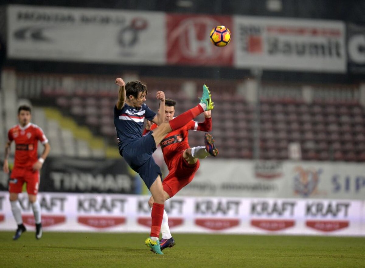 VIDEO, FOTO Dinamo o învinge greu pe ASA, după un gol marcat în prima repriză și un penalty, gratuit acordat, irosit pe final