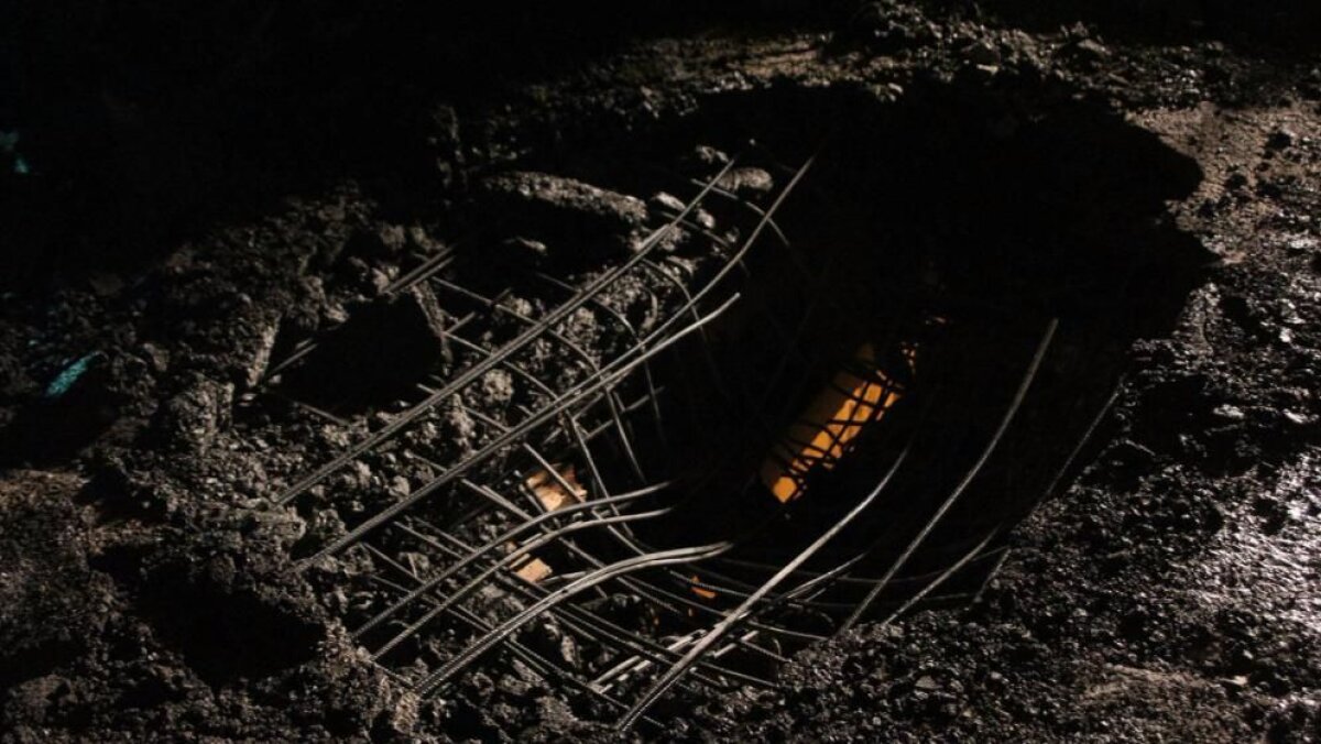 FOTO Urmările atentatului terorist de la Istanbul: 38 de morți, 155 de răniți și un crater imens