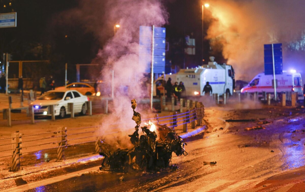 FOTO Urmările atentatului terorist de la Istanbul: 38 de morți, 155 de răniți și un crater imens